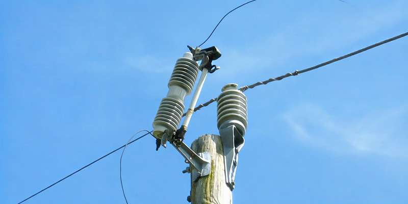 Unidirectional Downward Exhaust Design: Why It Significantly Reduces Phase-to-Phase Short Circuit Risk?